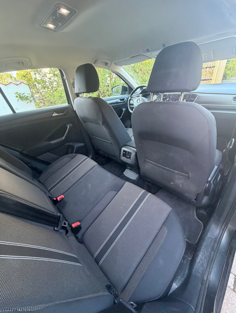 Grå VW T-Roc fra 2019