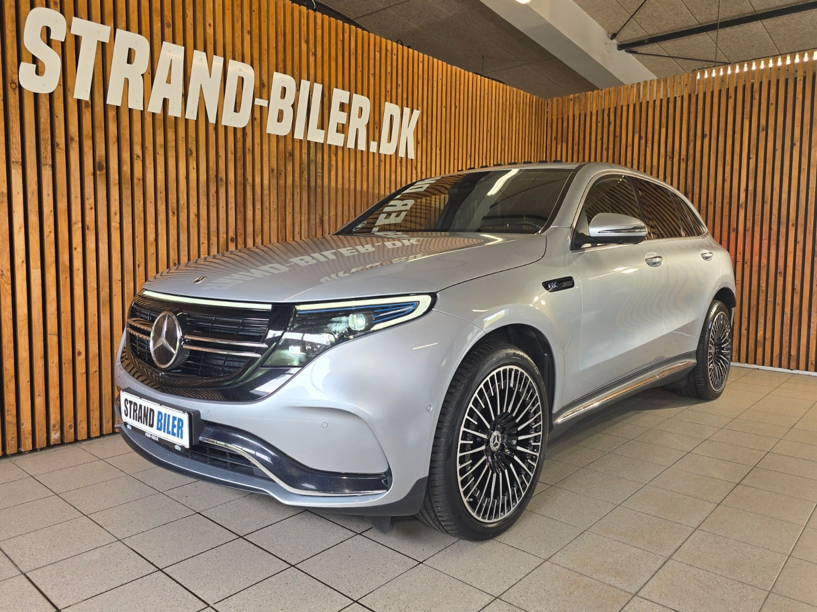 Sølv Mercedes EQC400 fra 2022