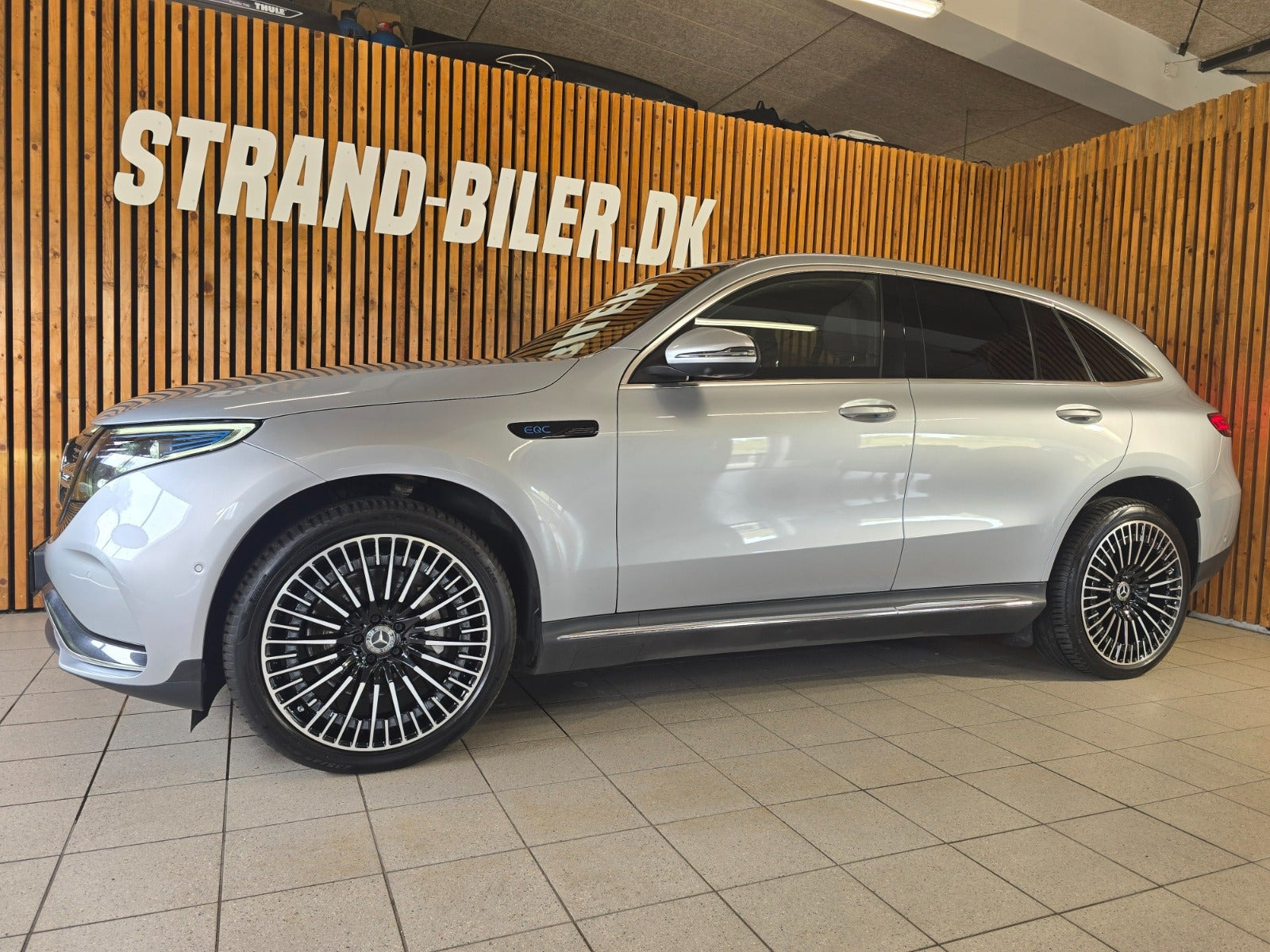 Sølv Mercedes EQC400 fra 2022