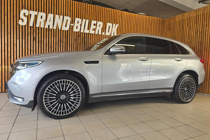 Sølv Mercedes EQC400 fra 2022