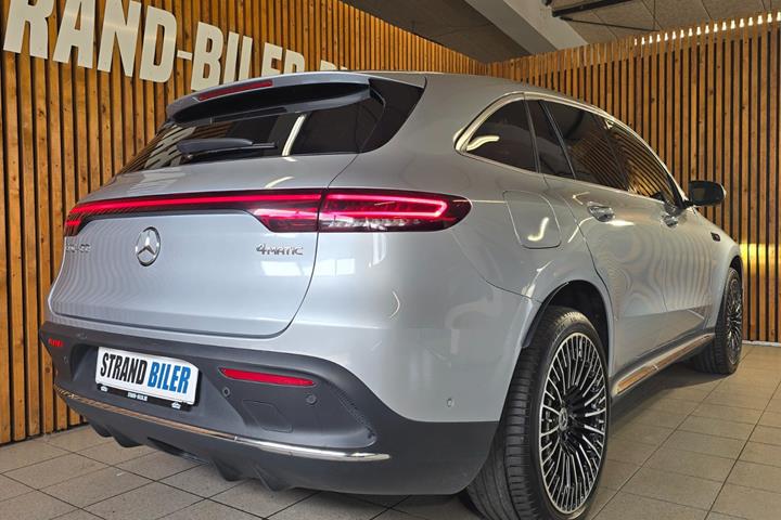 Sølv Mercedes EQC400 fra 2022