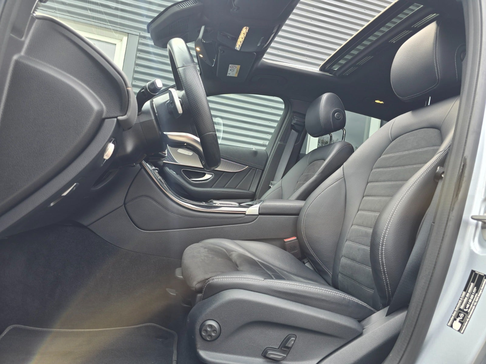Sølv Mercedes EQC400 fra 2022