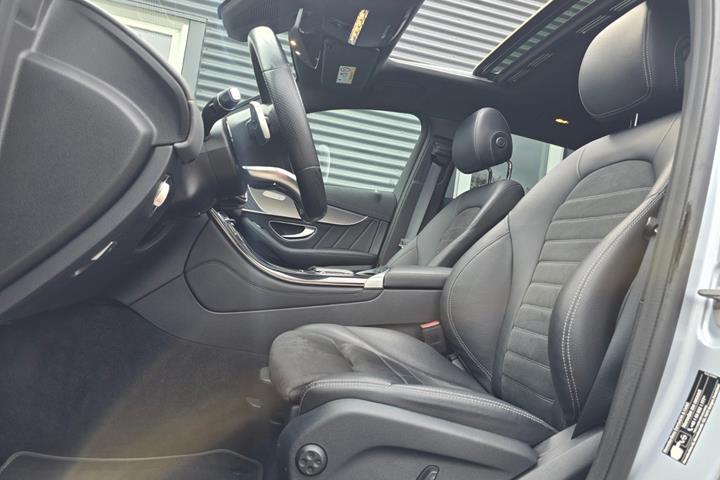 Sølv Mercedes EQC400 fra 2022