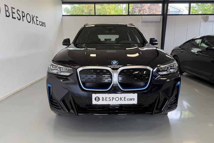 Sort BMW iX3 fra 2023