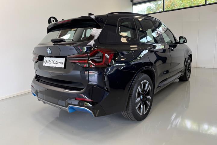 Sort BMW iX3 fra 2023