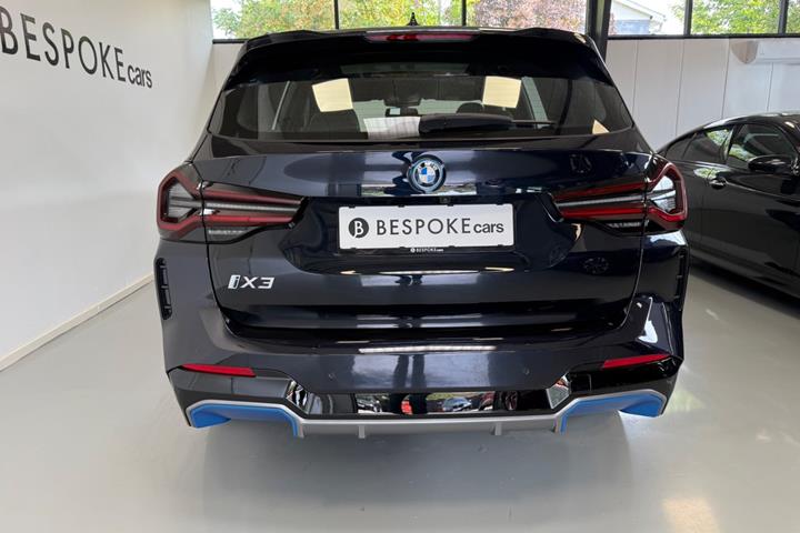 Sort BMW iX3 fra 2023