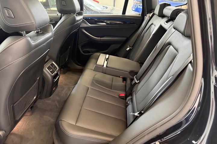 Sort BMW iX3 fra 2023
