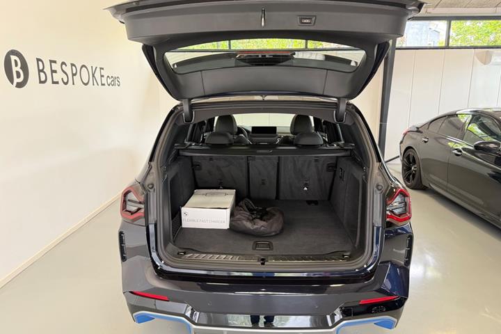 Sort BMW iX3 fra 2023