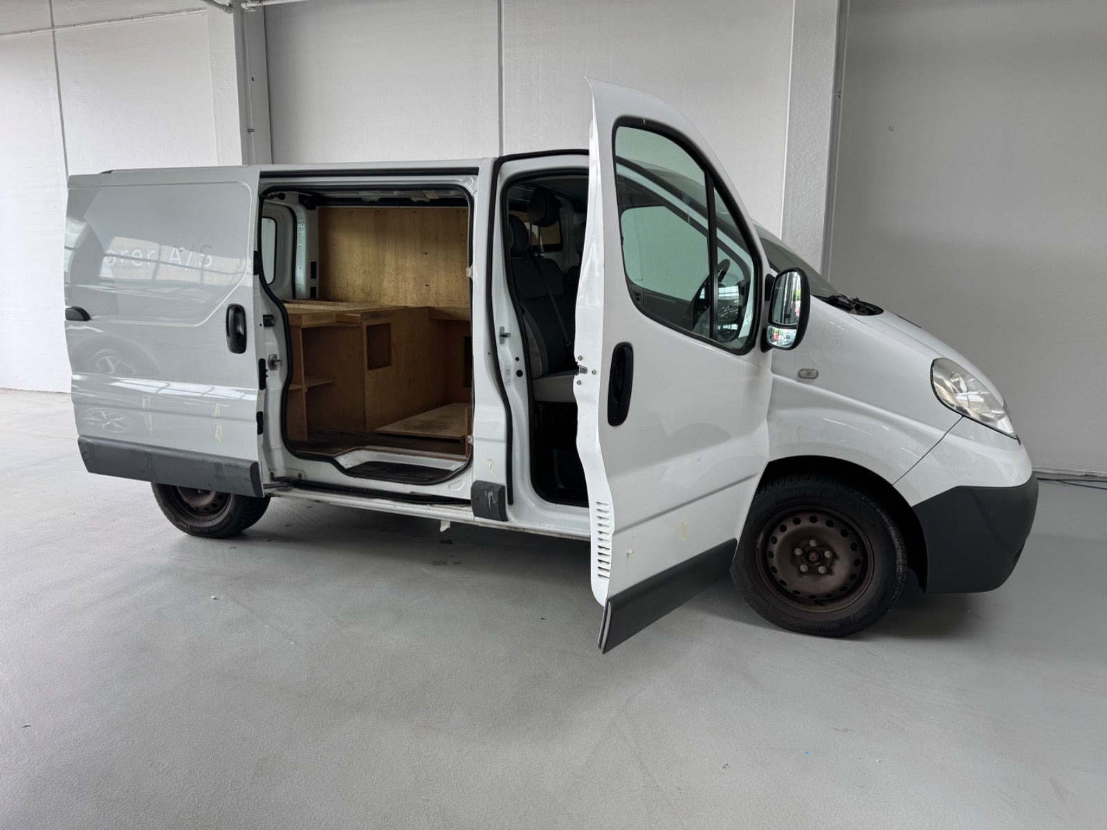 Hvid Opel Vivaro fra 2014