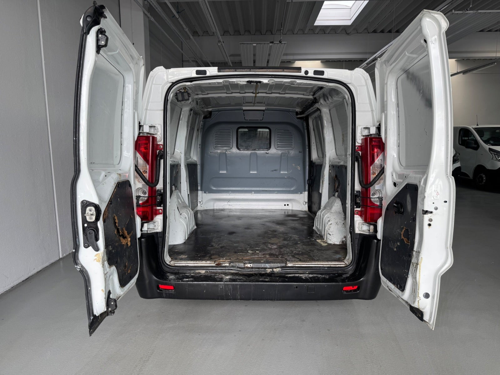 Hvid Peugeot Expert fra 2012