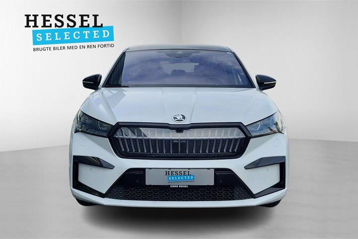 Hvid Skoda Enyaq fra 2023