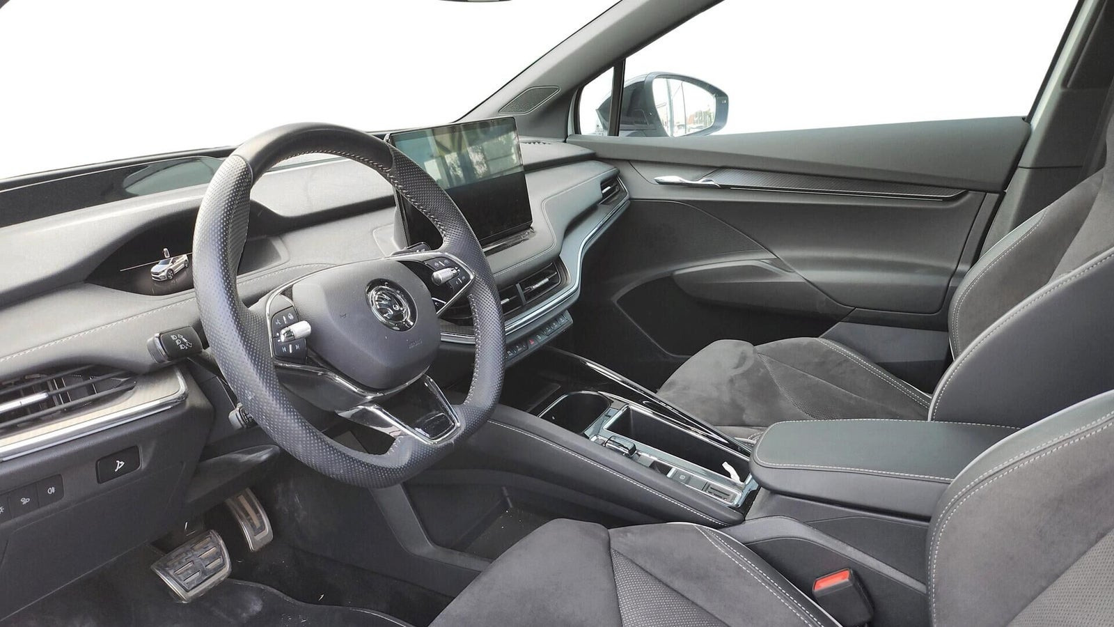 Hvid Skoda Enyaq fra 2023