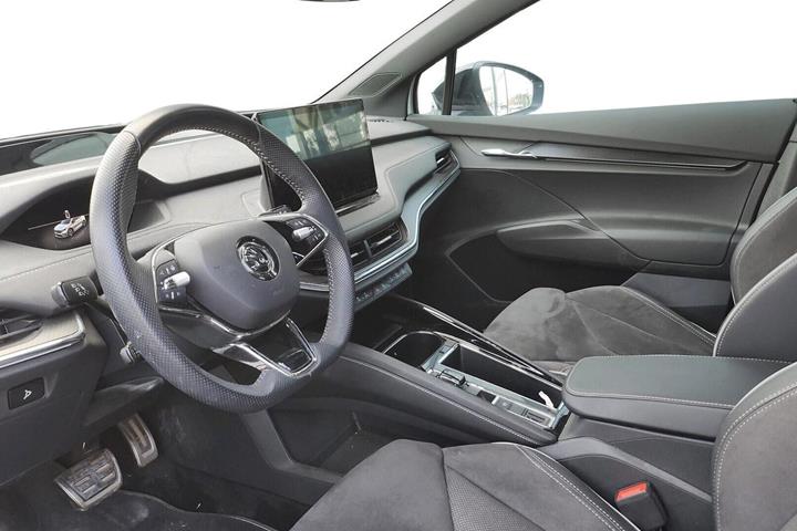 Hvid Skoda Enyaq fra 2023