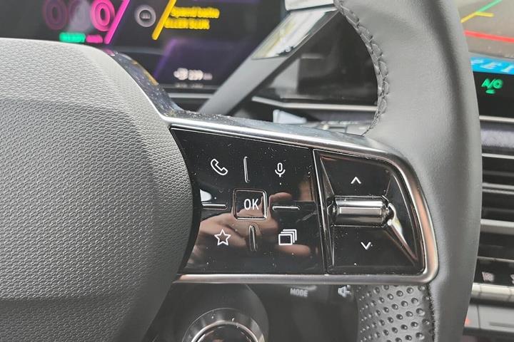 Grøn Renault 5 E-Tech fra 2025