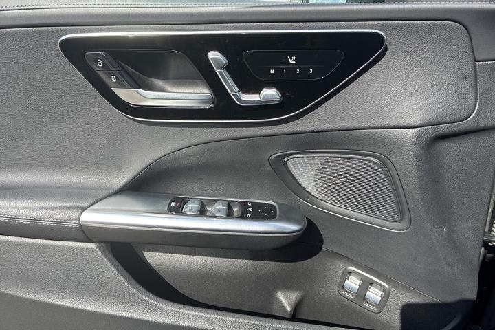 Sort Mercedes C300 e fra 2022
