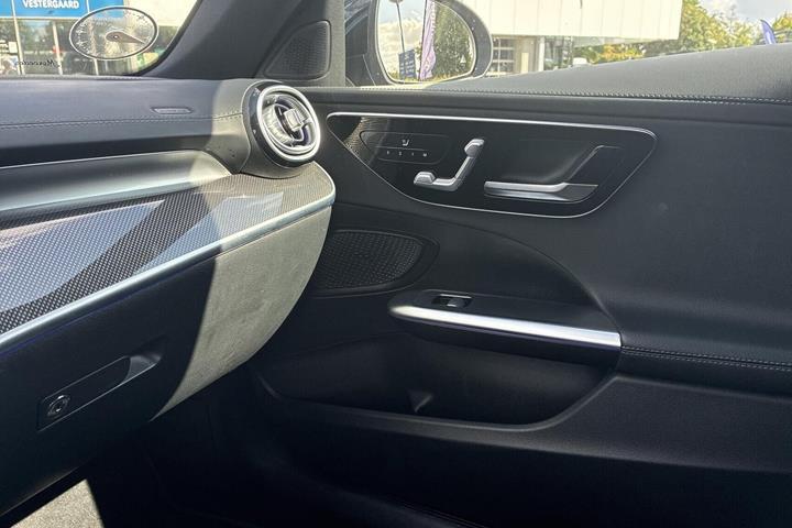Sort Mercedes C300 e fra 2022