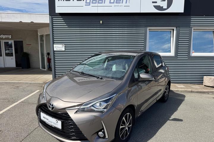 Orange Toyota Yaris fra 2020