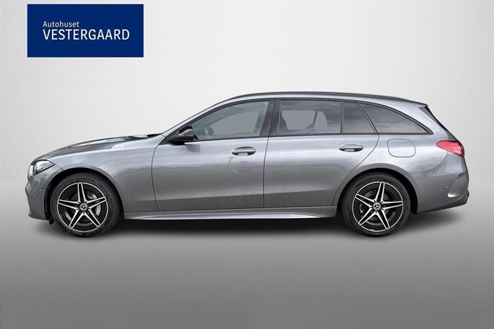 Grå Mercedes C300 e fra 2022