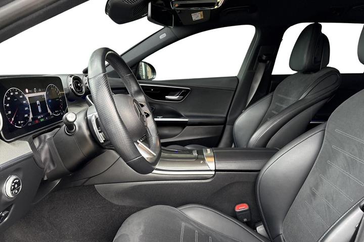 Grå Mercedes C300 e fra 2022