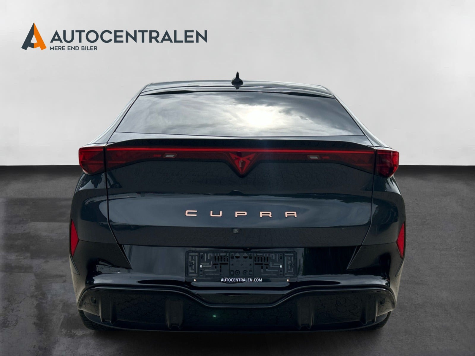 Grå Cupra Tavascan fra 2024