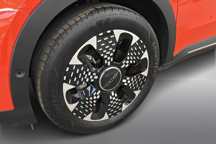 Orange Fiat 600e fra 2025