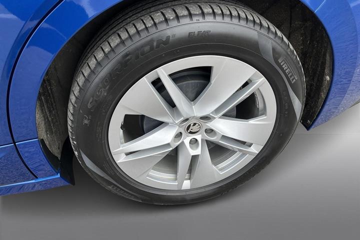 Blå Skoda Enyaq fra 2023