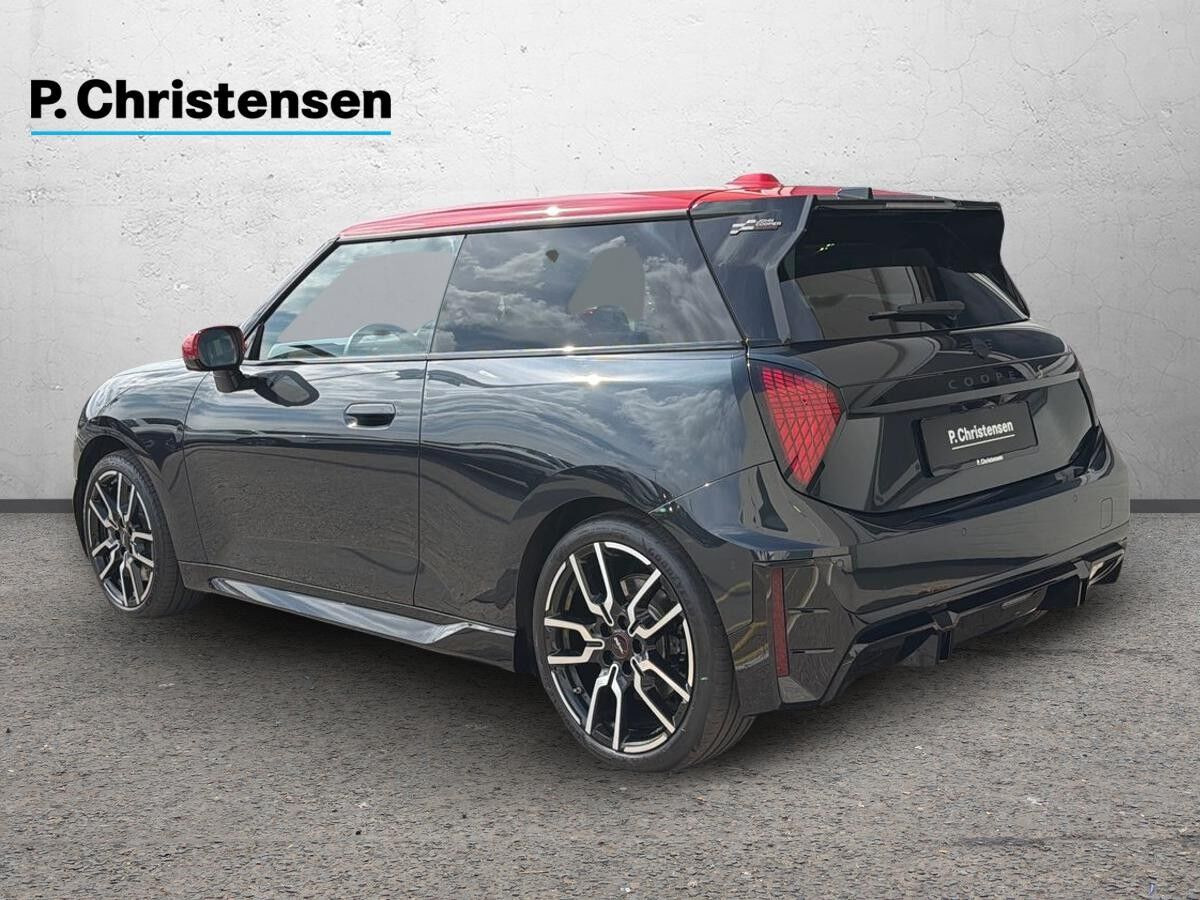 Sort Mini Cooper SE fra 2024