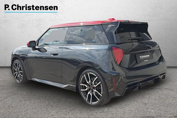 Sort Mini Cooper SE fra 2024