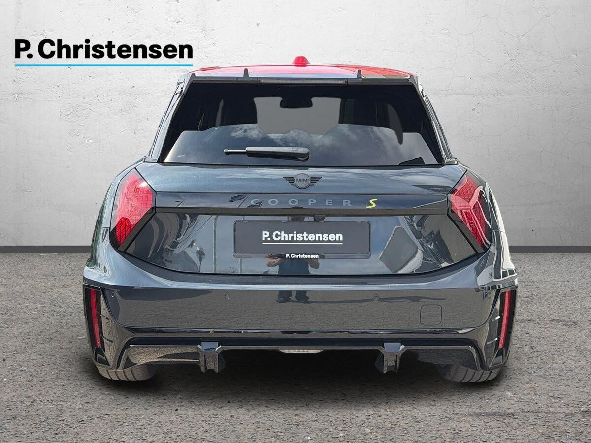 Sort Mini Cooper SE fra 2024