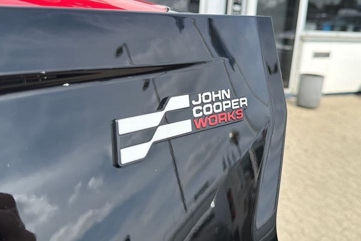 Sort Mini Cooper SE fra 2024