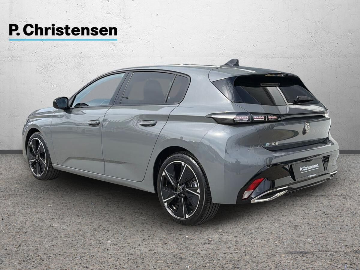 Sort Peugeot E-308 fra 2024