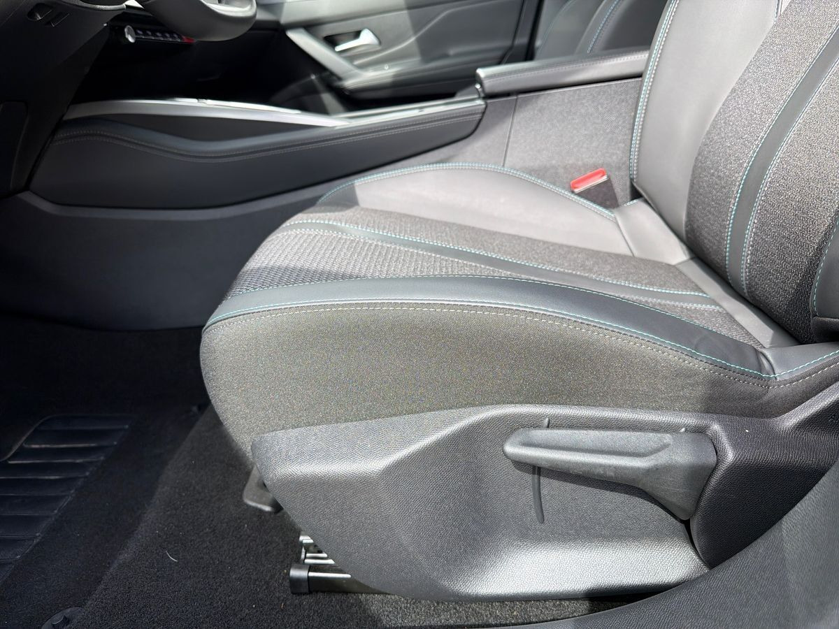 Sort Peugeot E-308 fra 2024