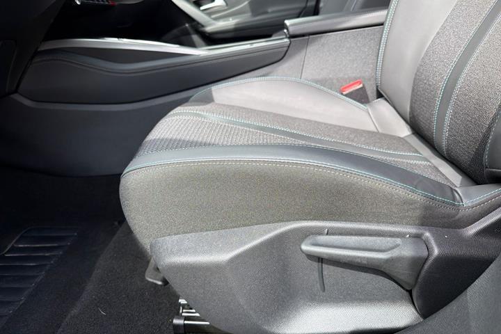 Sort Peugeot E-308 fra 2024