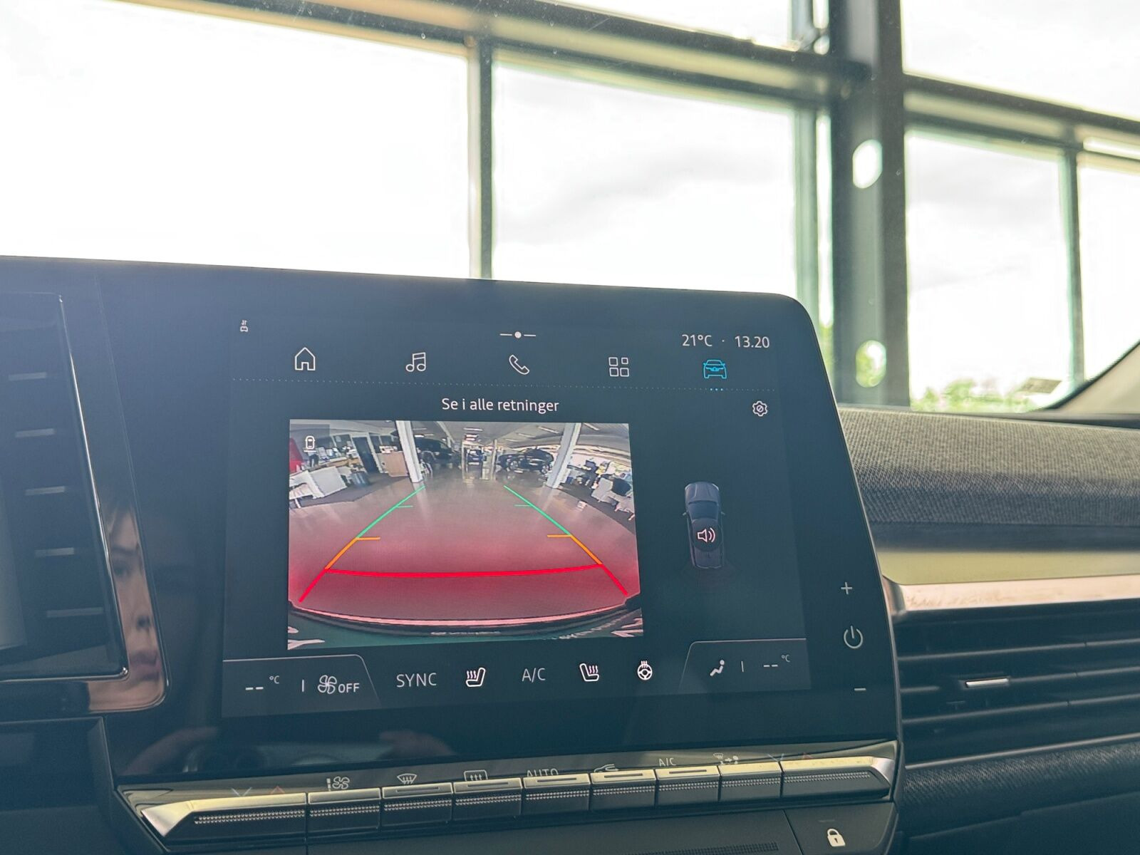 Hvid Renault Megane E-Tech fra 2022