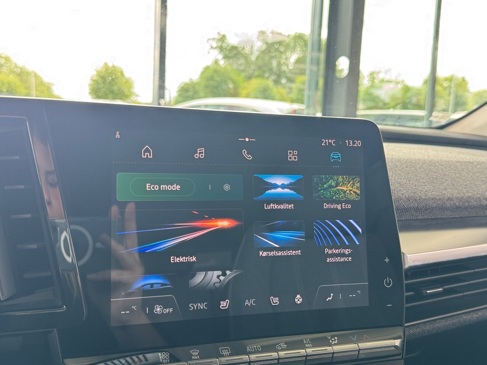 Hvid Renault Megane E-Tech fra 2022