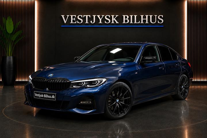 Blå BMW 330e fra 2022