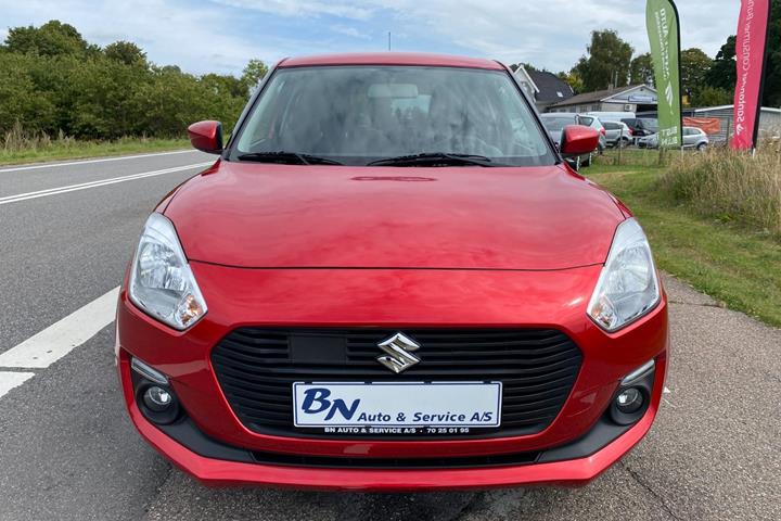 Rød Suzuki Swift fra 2018