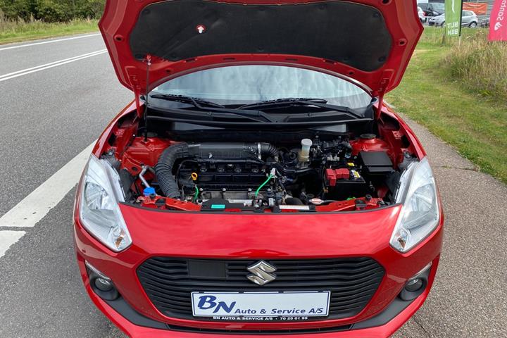 Rød Suzuki Swift fra 2018