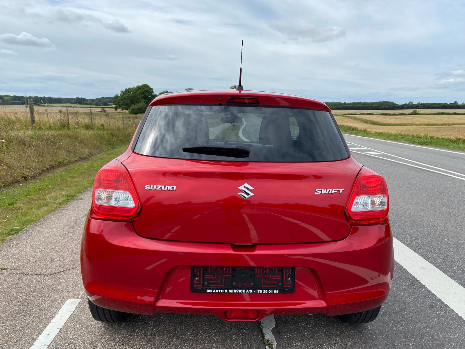 Rød Suzuki Swift fra 2018