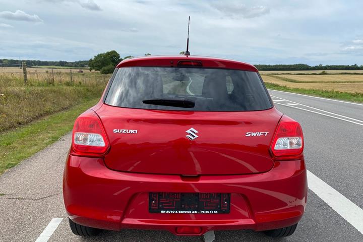 Rød Suzuki Swift fra 2018