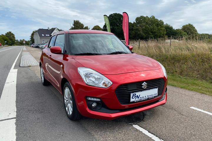 Rød Suzuki Swift fra 2018