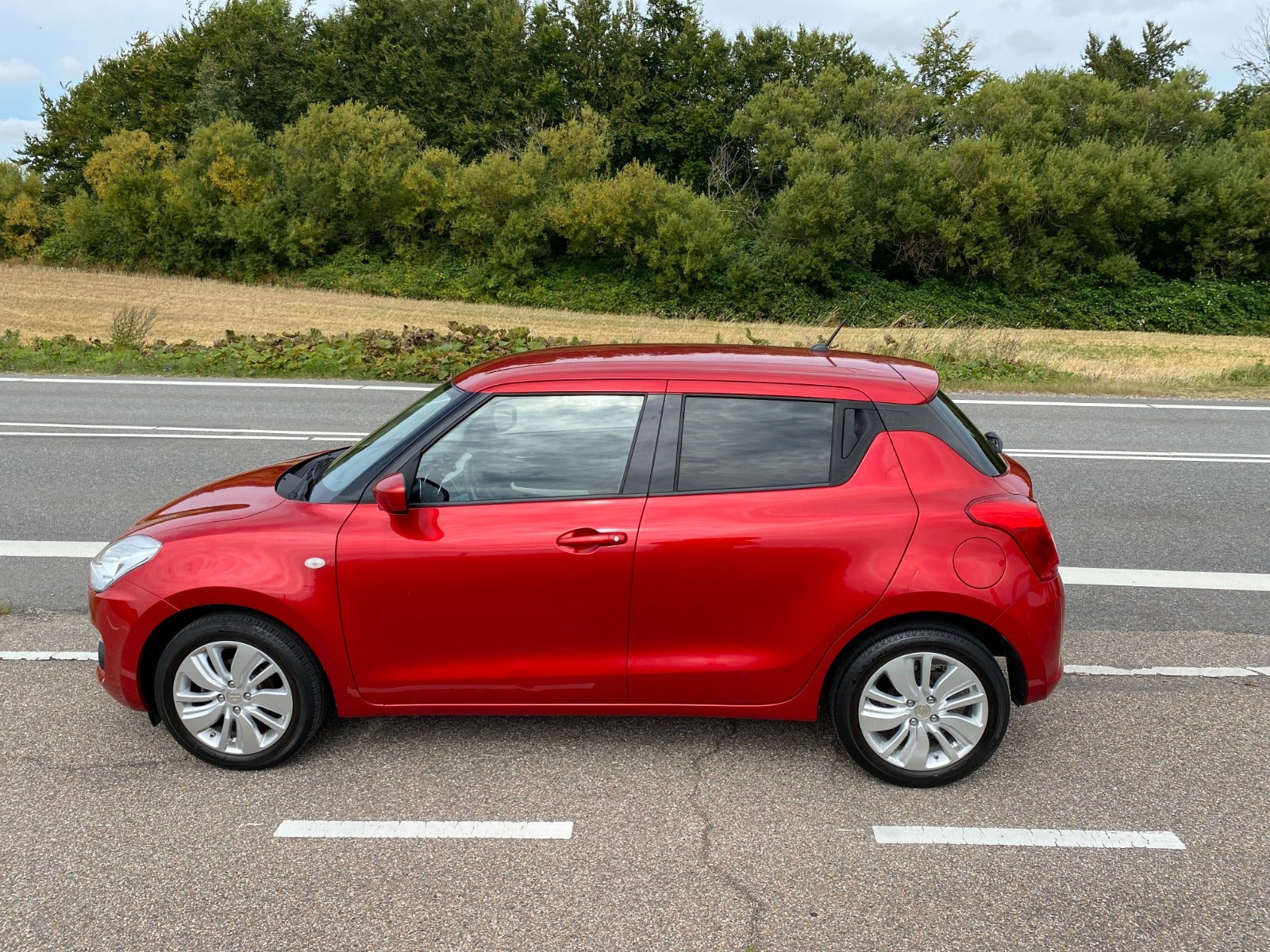 Rød Suzuki Swift fra 2018