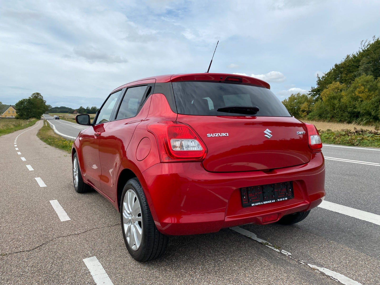 Rød Suzuki Swift fra 2018