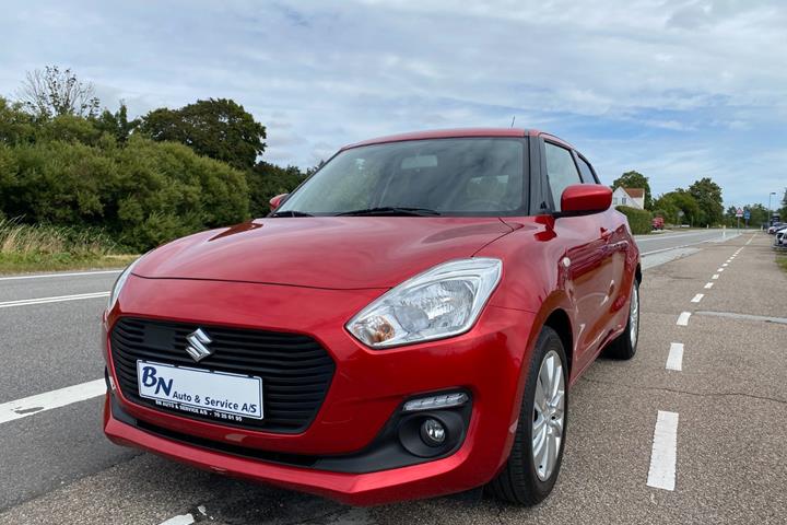 Rød Suzuki Swift fra 2018 set udefra