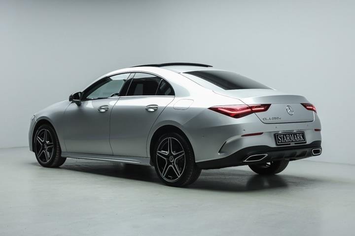Sølv Mercedes CLA250 e fra 2024