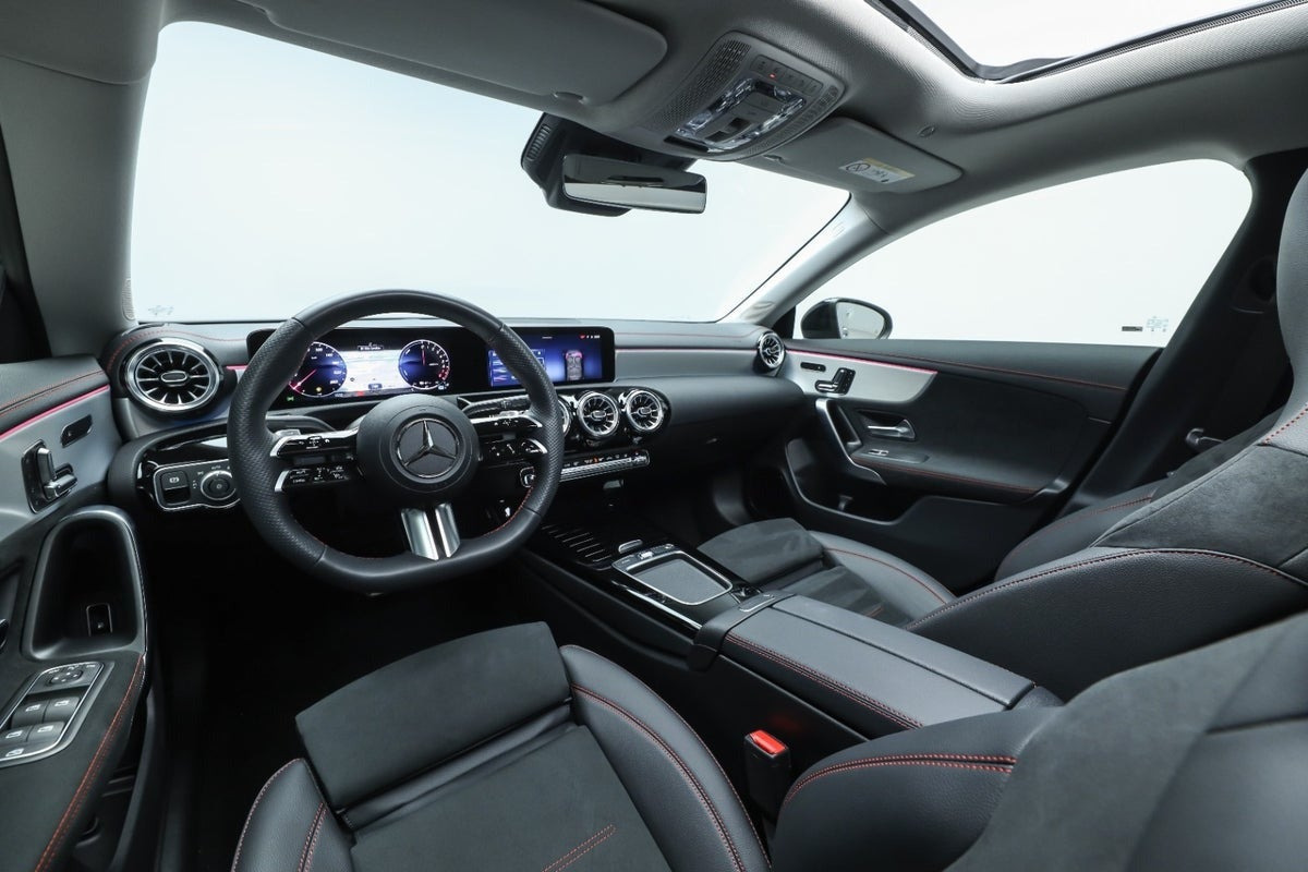 Sølv Mercedes CLA250 e fra 2024