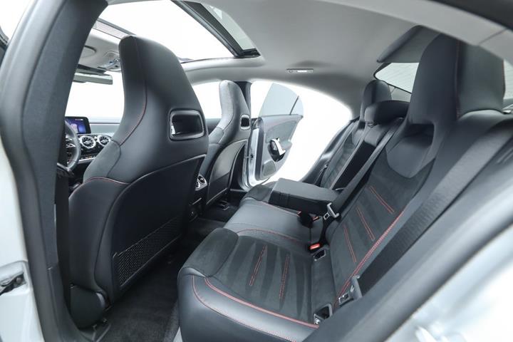 Sølv Mercedes CLA250 e fra 2024