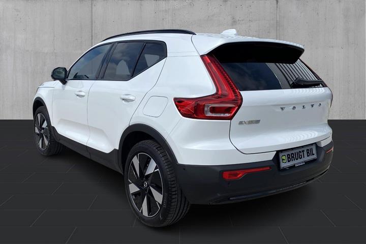 Hvid Volvo EX40 fra 2024