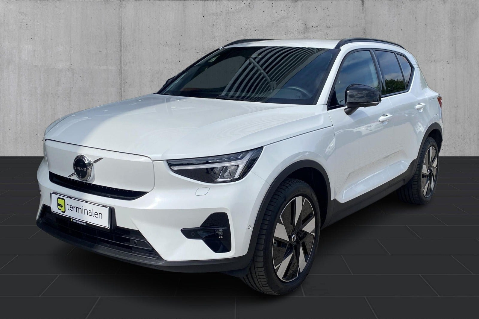 Hvid Volvo EX40 fra 2024