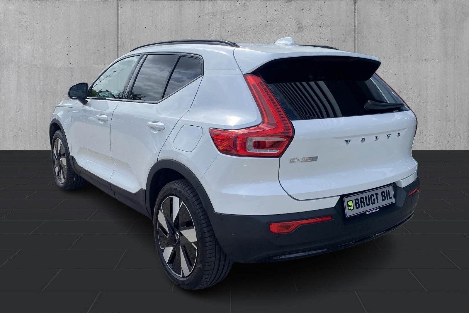 Hvid Volvo EX40 fra 2024
